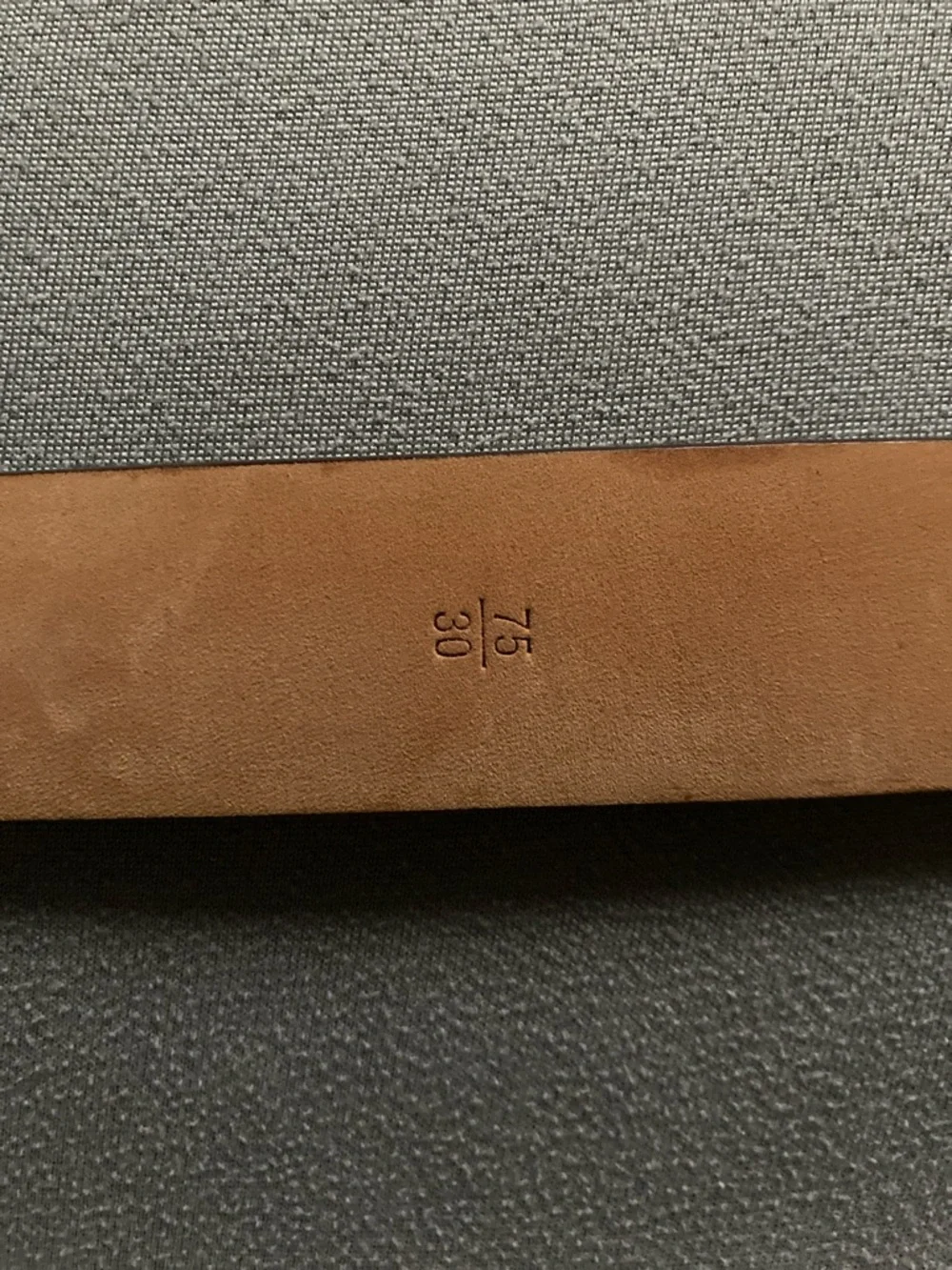 Louis Vuitton women’s belt - Picture 2 of 5